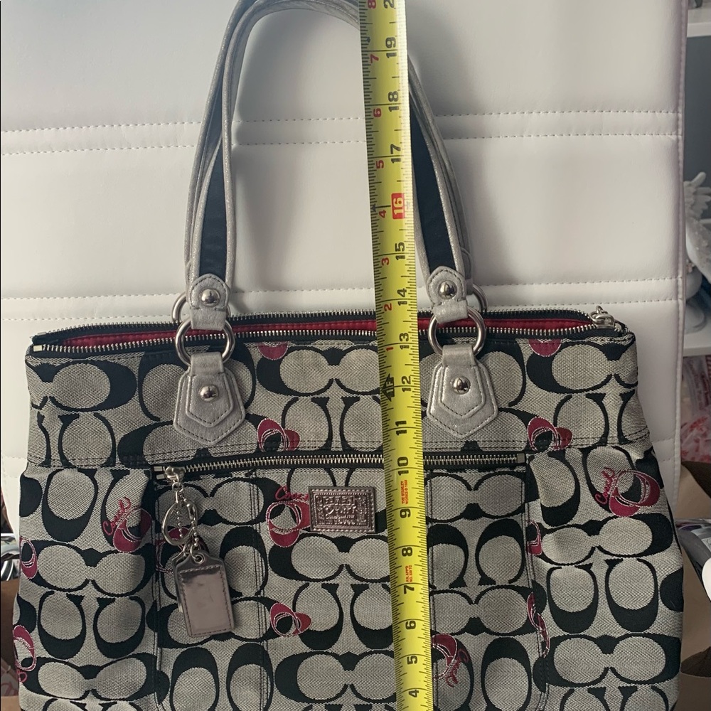 Coach Poppy Signature Heart Glam Tote **RARE** - Picture 4 of 8